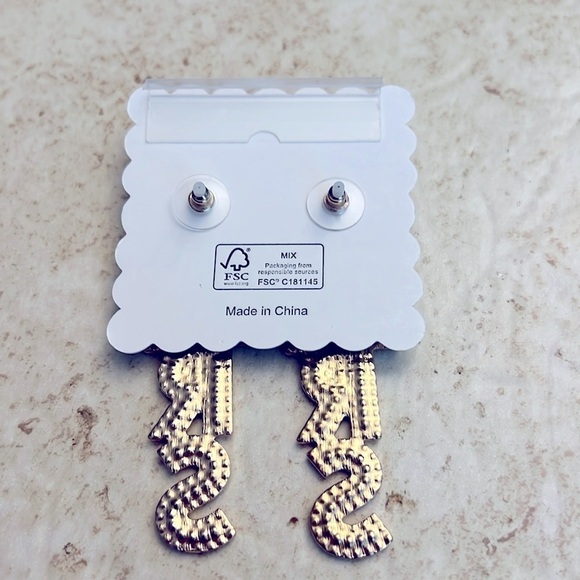 Piper k happily ever after dangle MRS earrings NEW - Picture 4 of 5